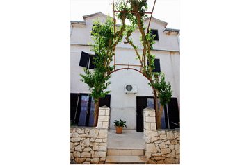 Chorwacja Privát Sutivan, Zewnątrz